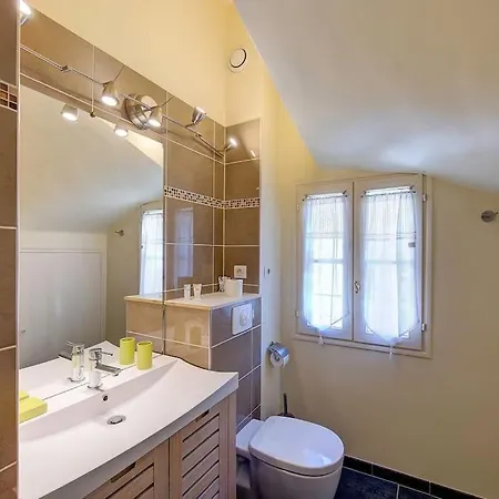 Familial 2 Chambres, 2 Salles De Bains アパート